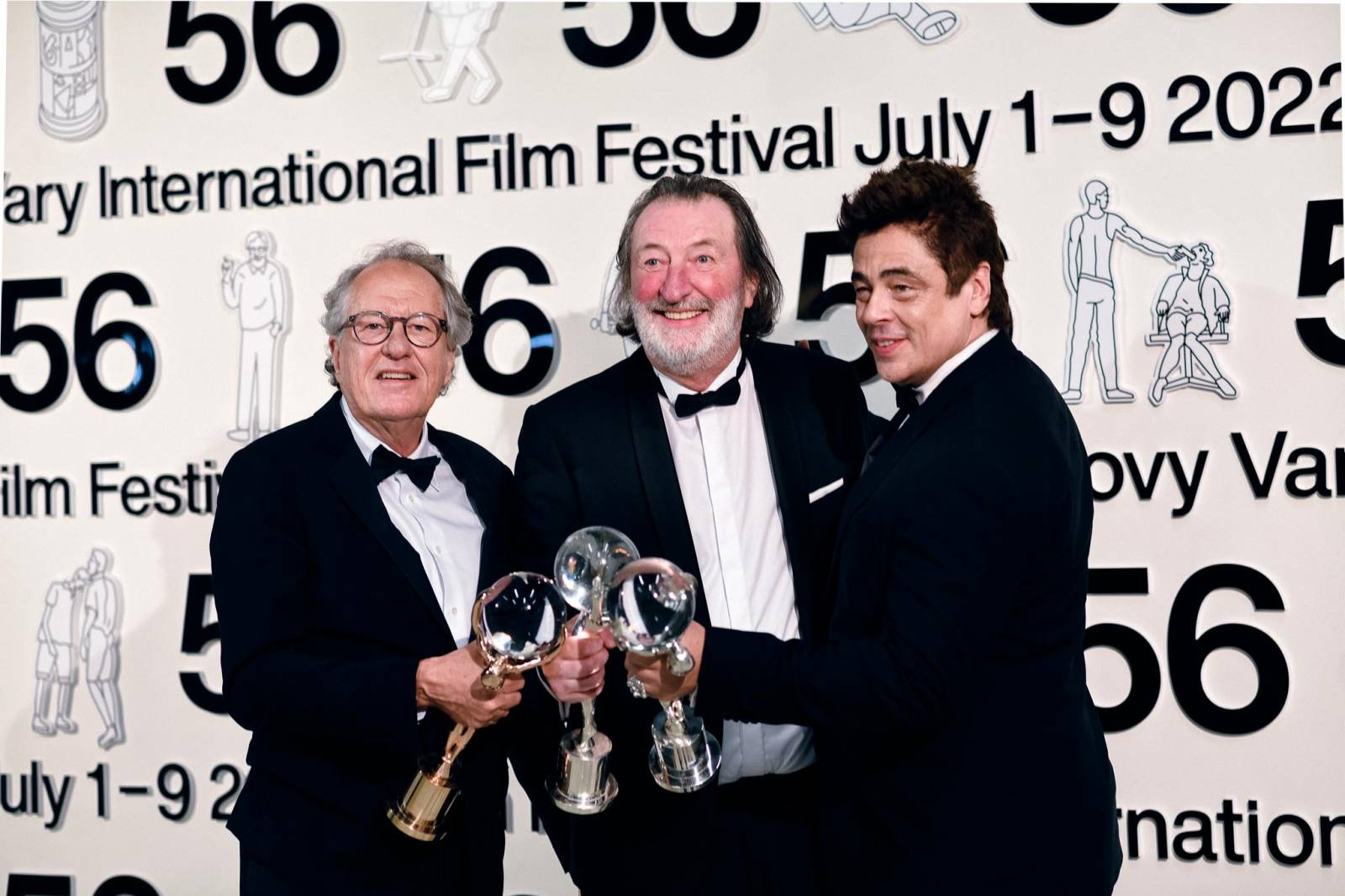 MFF Karlovy Vary vyvrcholil závěrečným ceremoniálem, následovala show Monkey Business s Jakubem Prachařem i Adamem Mišíkem