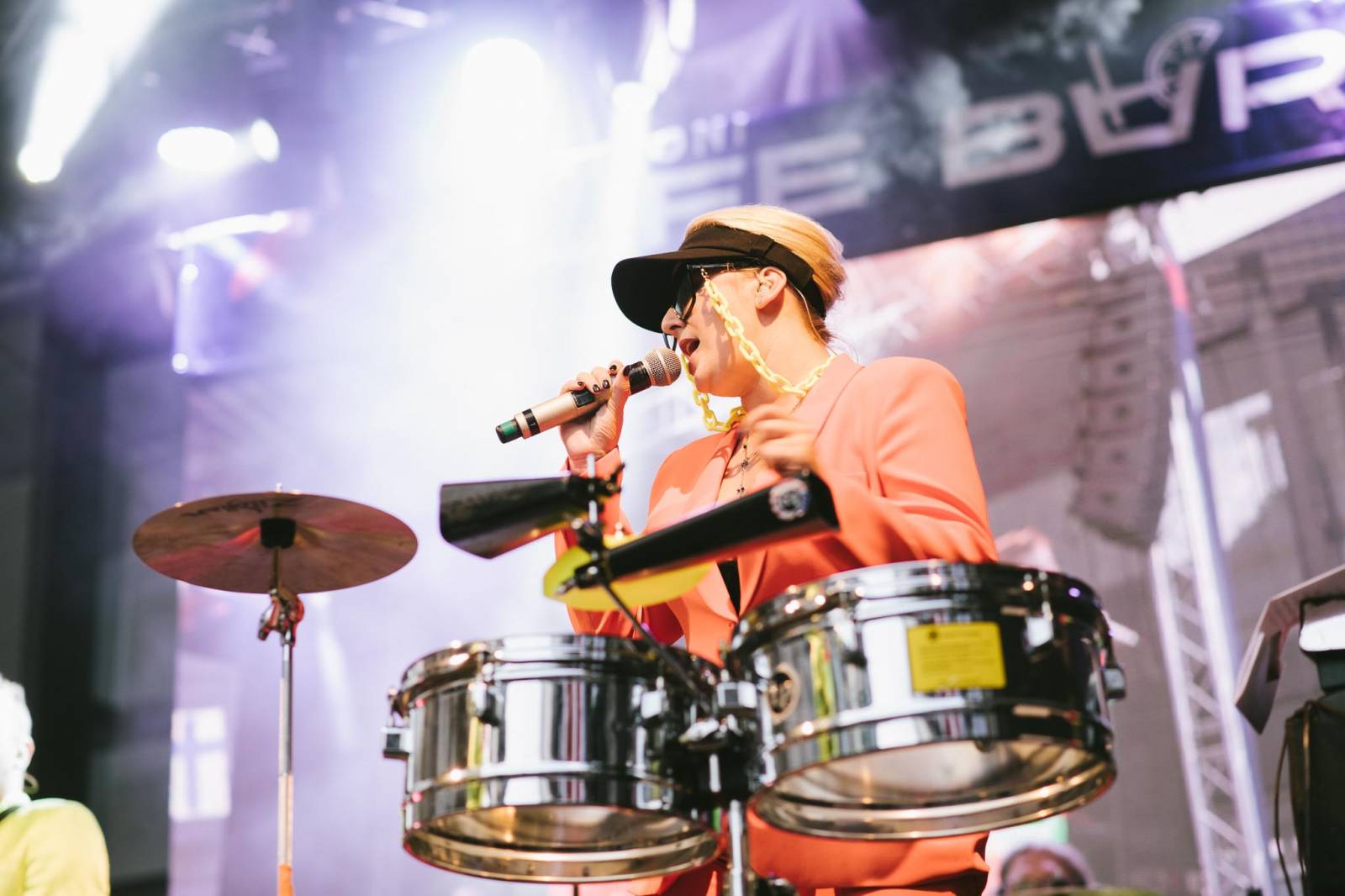 MFF Karlovy Vary vyvrcholil závěrečným ceremoniálem, následovala show Monkey Business s Jakubem Prachařem i Adamem Mišíkem