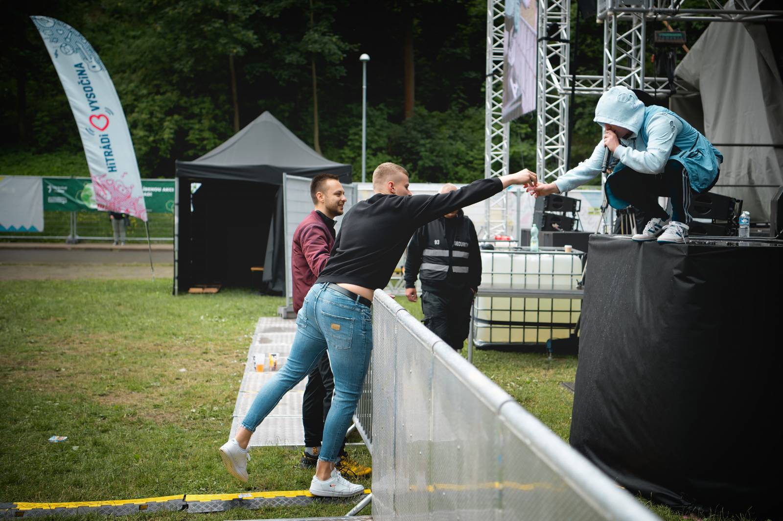 Déšť ani chlad fanoušky neodradily. Vysočina Fest přivítal IMT Smile, Inekafe, Annu K. i Horkýže slíže