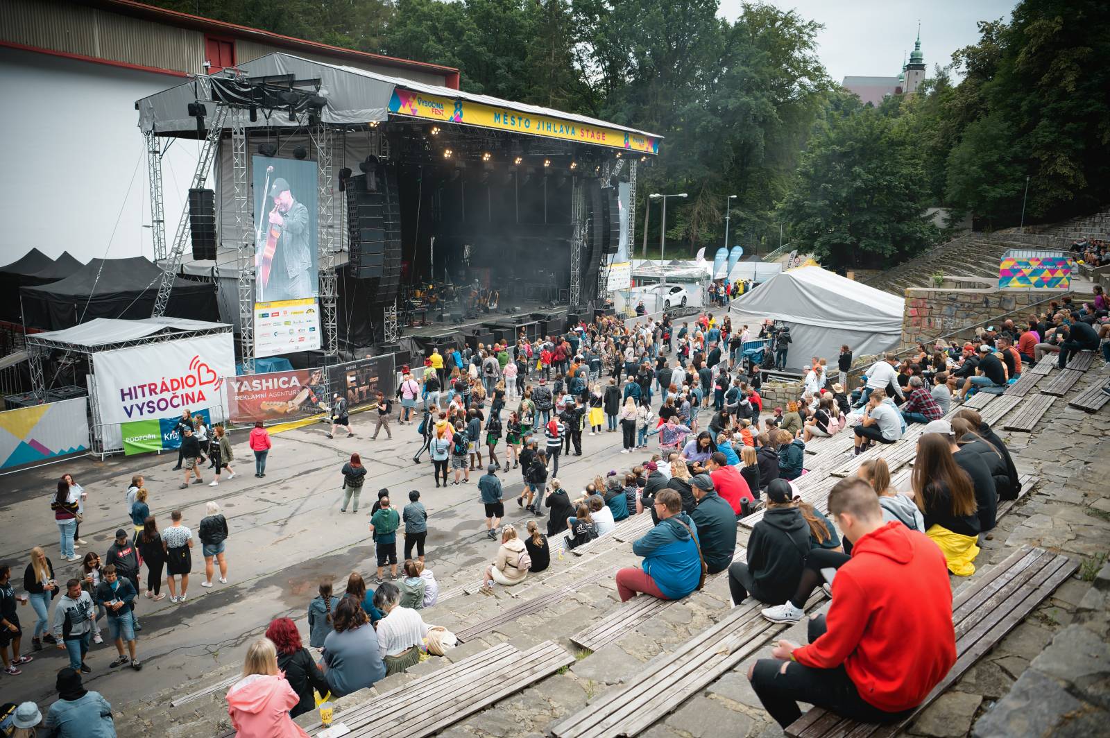 Déšť ani chlad fanoušky neodradily. Vysočina Fest přivítal IMT Smile, Inekafe, Annu K. i Horkýže slíže