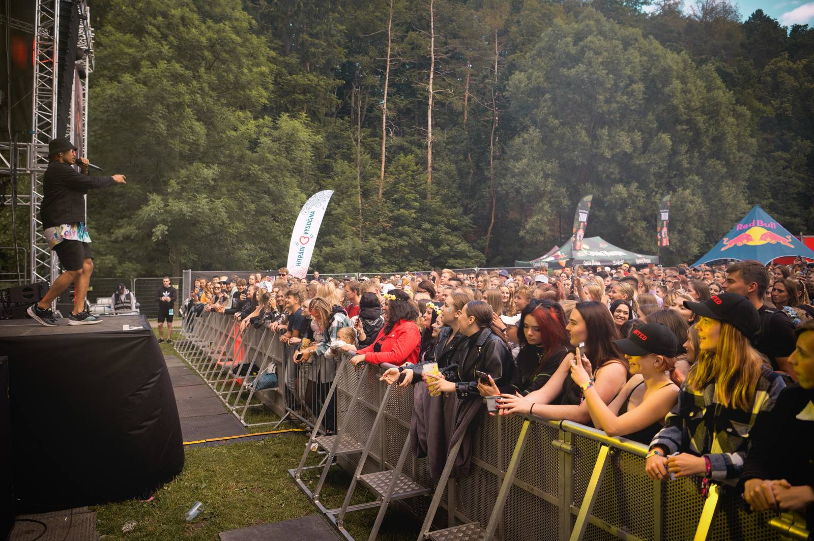 Déšť ani chlad fanoušky neodradily. Vysočina Fest přivítal IMT Smile, Inekafe, Annu K. i Horkýže slíže