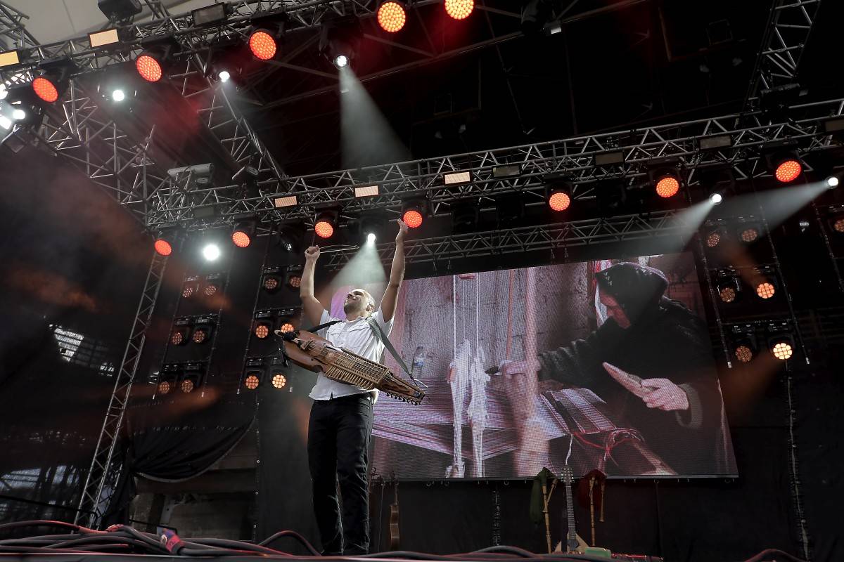 Druhý den na Colours of Ostrava: Nespoustaná Hiromi i The Killers zpívající v dešti