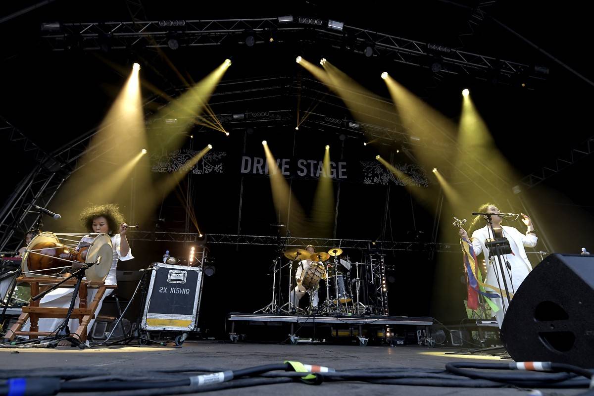 Druhý den na Colours of Ostrava: Nespoustaná Hiromi i The Killers zpívající v dešti