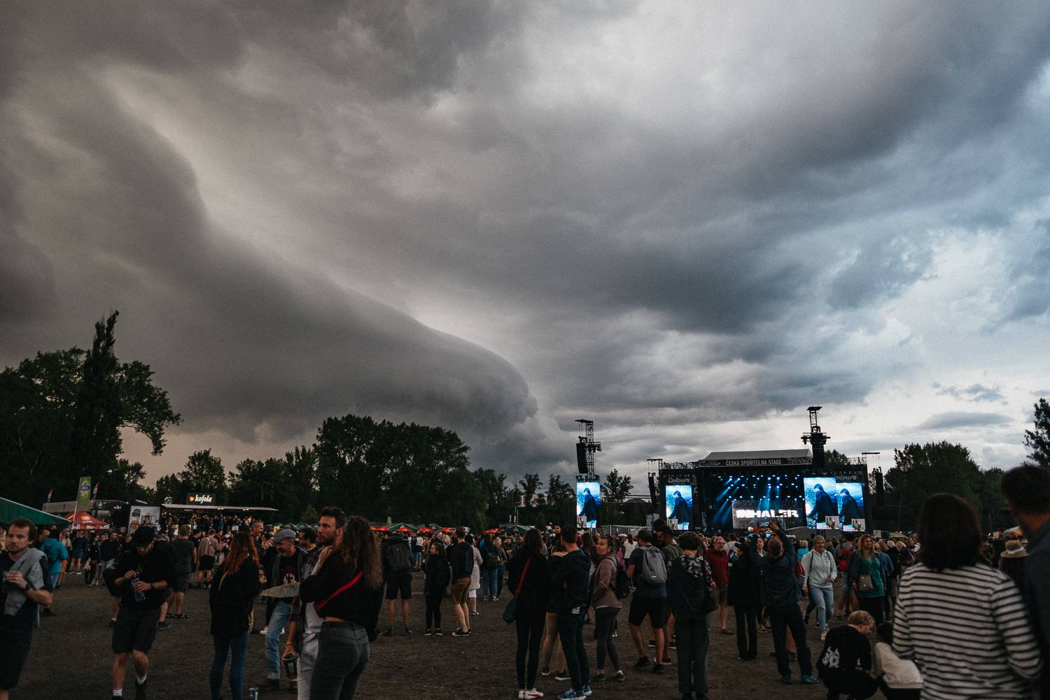 Martin Garrix rozzářil oblohu nad Ostravou, návštěvníkům Colours učarovali i Larkin Poe