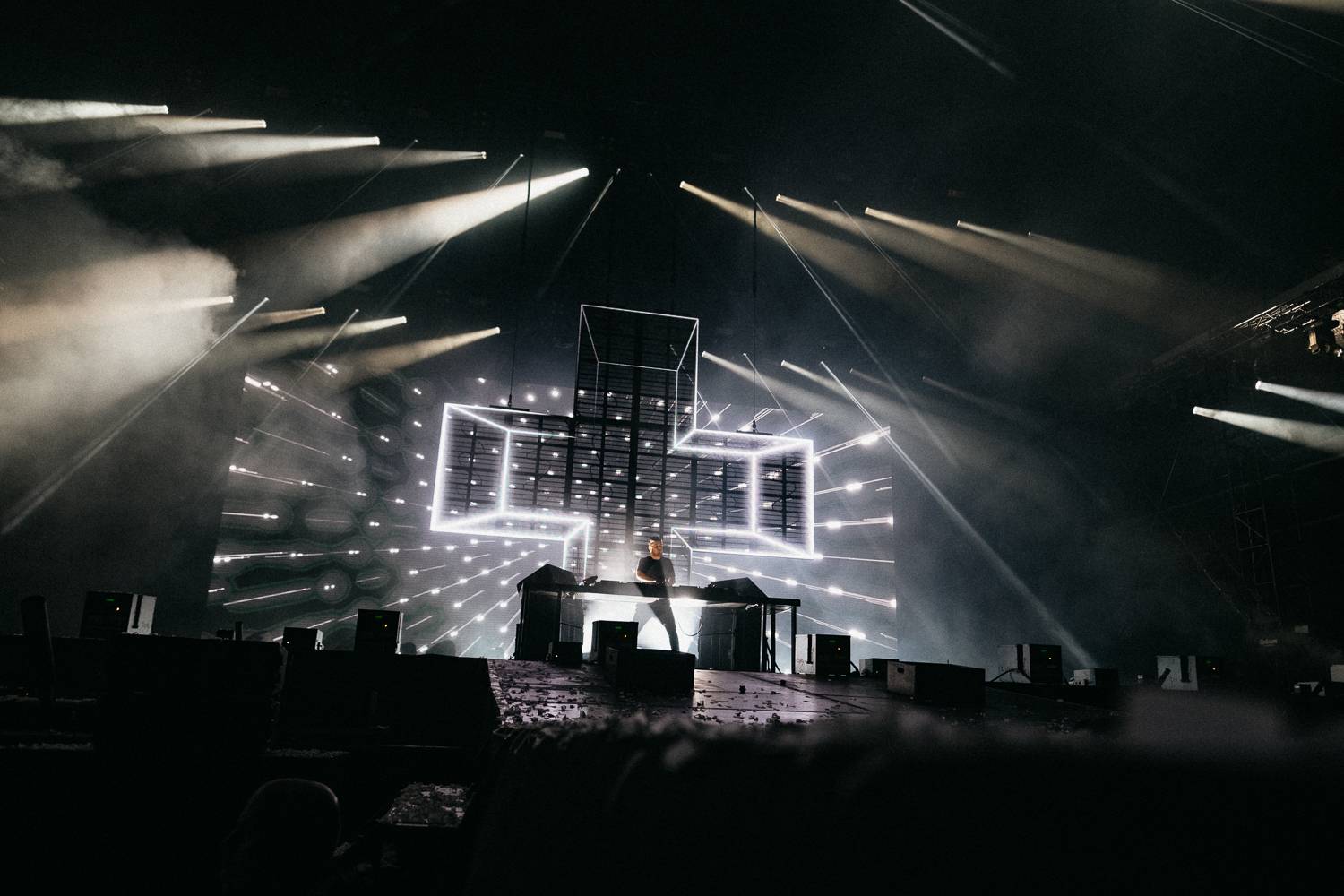 Martin Garrix rozzářil oblohu nad Ostravou, návštěvníkům Colours učarovali i Larkin Poe