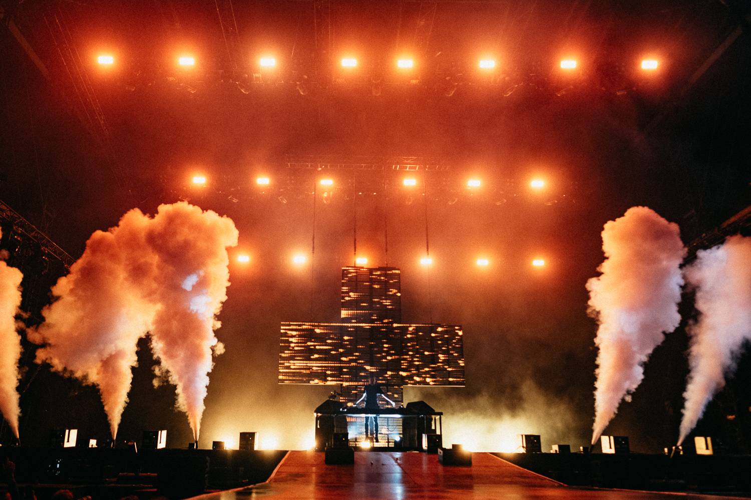 Martin Garrix rozzářil oblohu nad Ostravou, návštěvníkům Colours učarovali i Larkin Poe