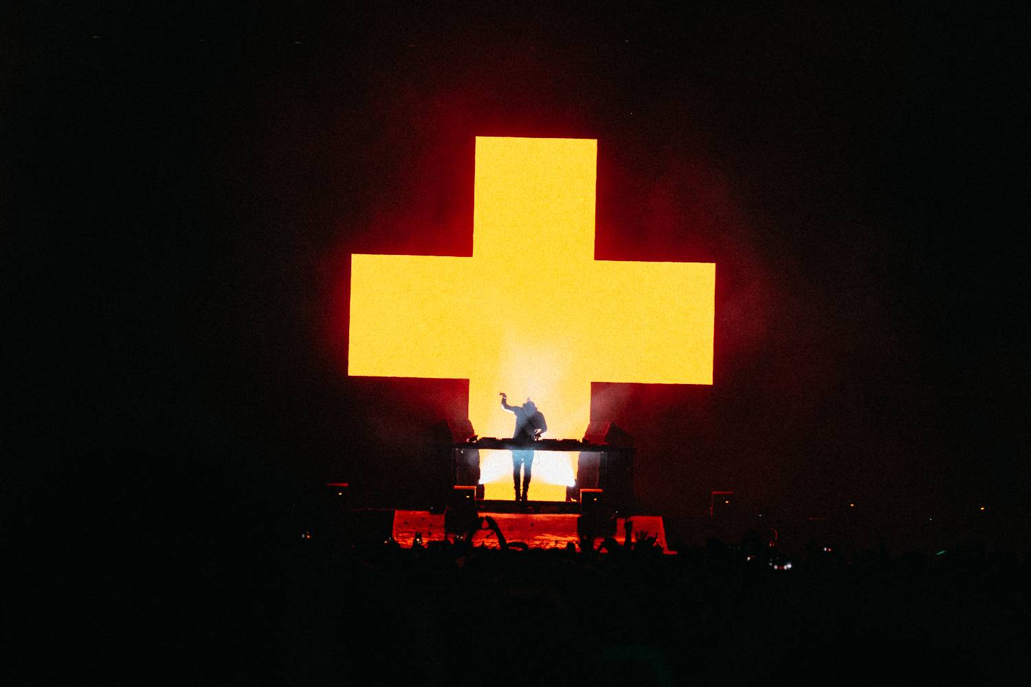 Martin Garrix rozzářil oblohu nad Ostravou, návštěvníkům Colours učarovali i Larkin Poe