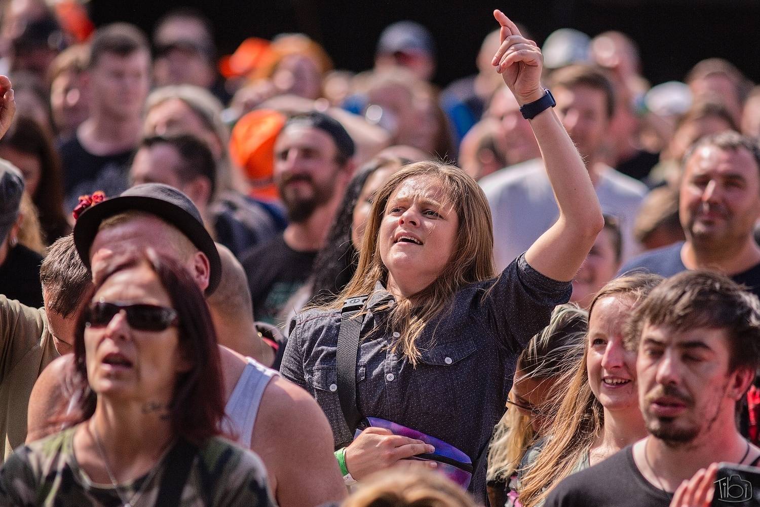 Barvy léta Tří sester přivítaly Mig 21, Alkehol, Lenny nebo E!E