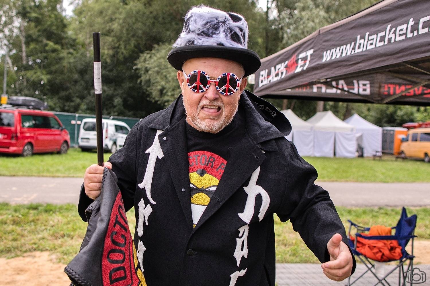 Barvy léta Tří sester přivítaly Mig 21, Alkehol, Lenny nebo E!E