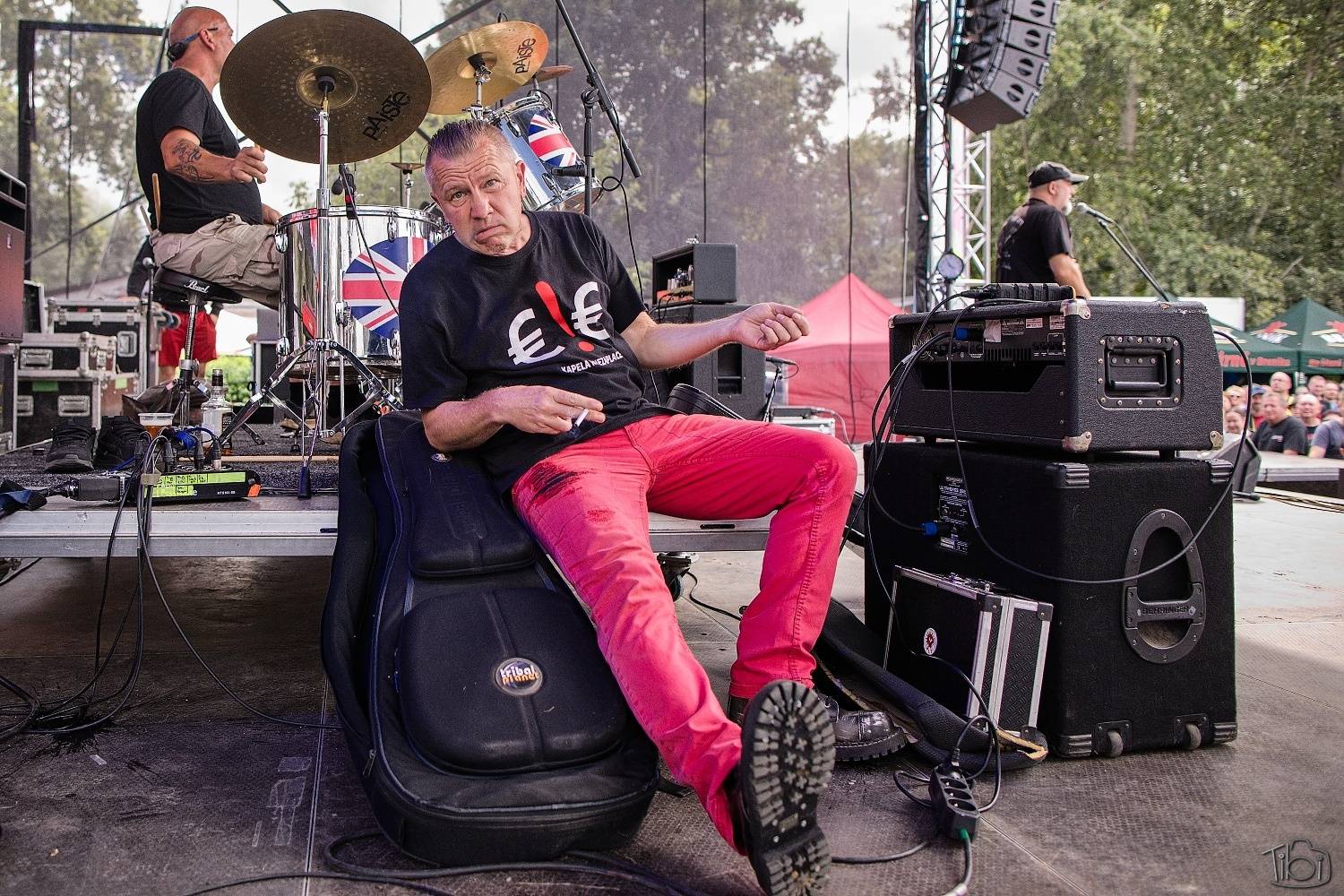 Barvy léta Tří sester přivítaly Mig 21, Alkehol, Lenny nebo E!E