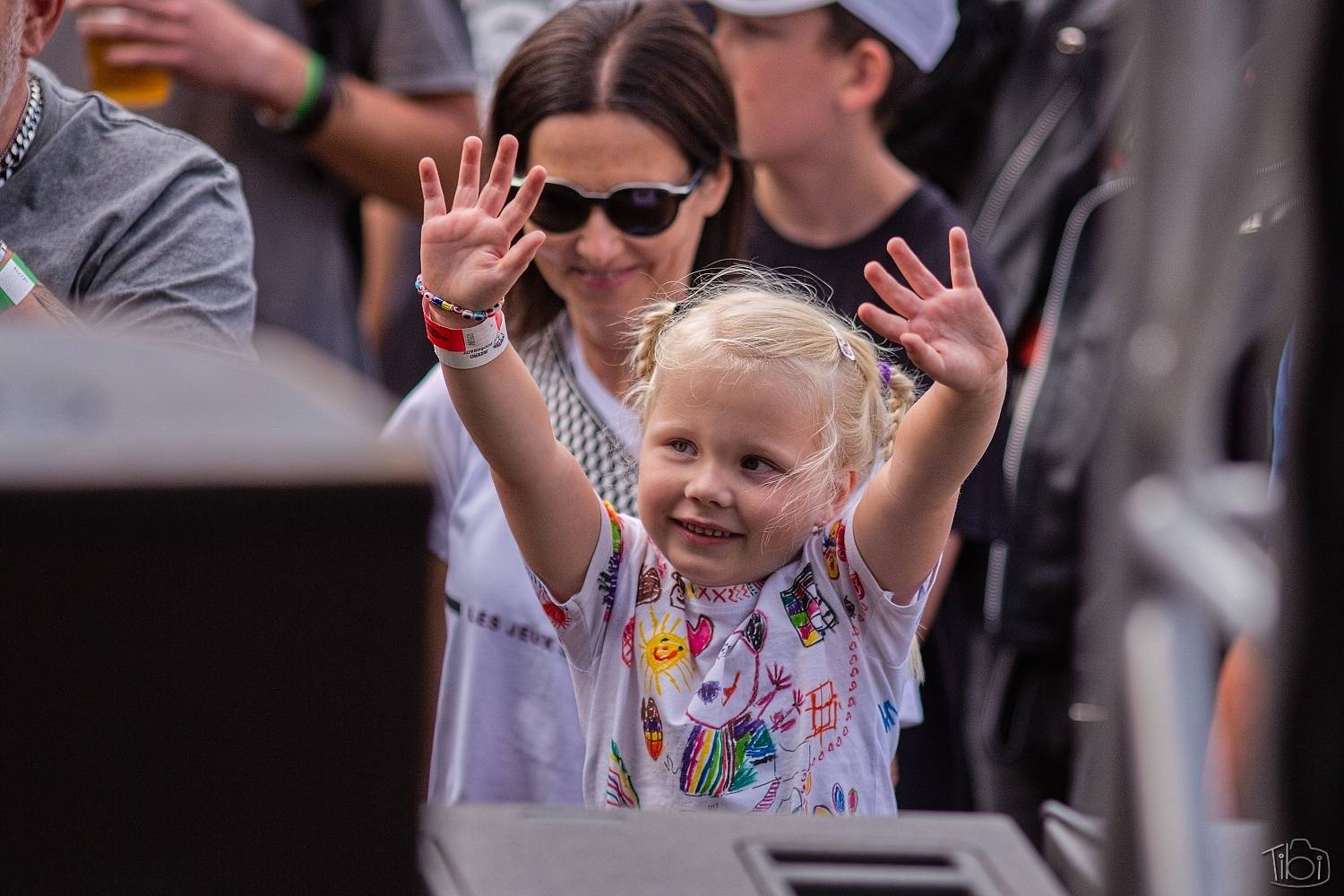 Barvy léta Tří sester přivítaly Mig 21, Alkehol, Lenny nebo E!E