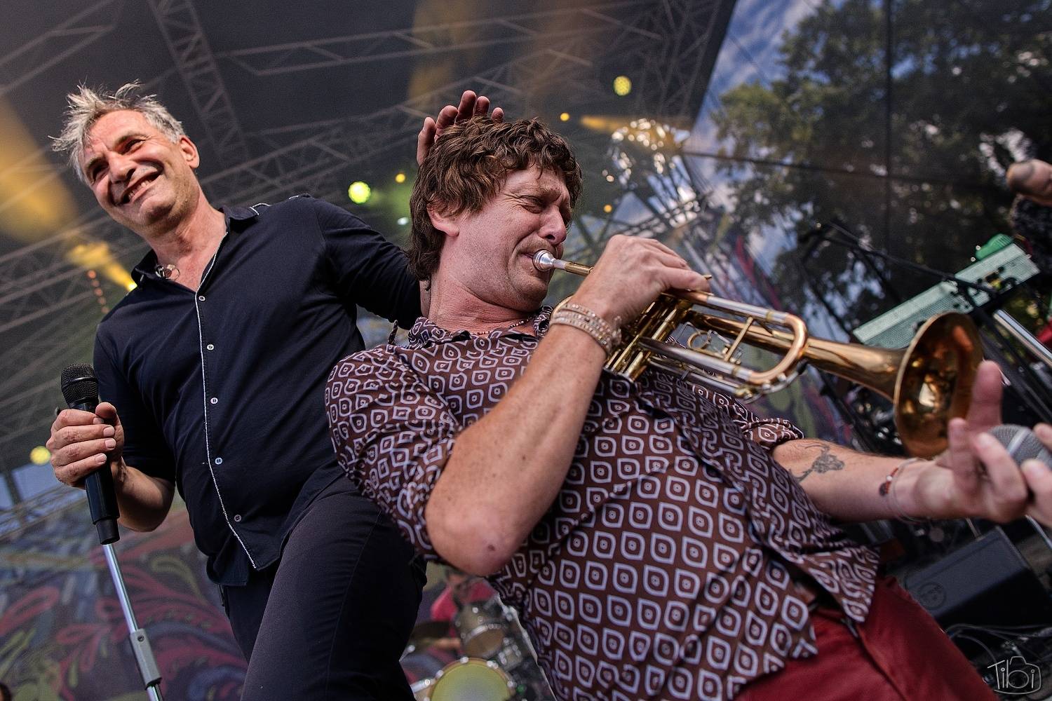 Barvy léta Tří sester přivítaly Mig 21, Alkehol, Lenny nebo E!E