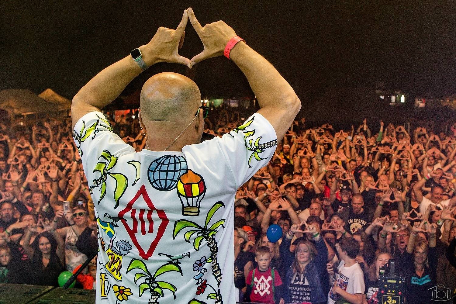 Barvy léta Tří sester přivítaly Mig 21, Alkehol, Lenny nebo E!E