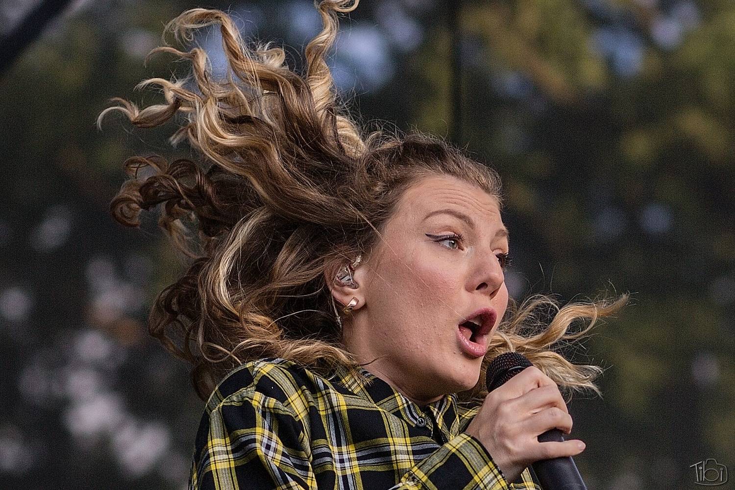 Barvy léta Tří sester přivítaly Mig 21, Alkehol, Lenny nebo E!E