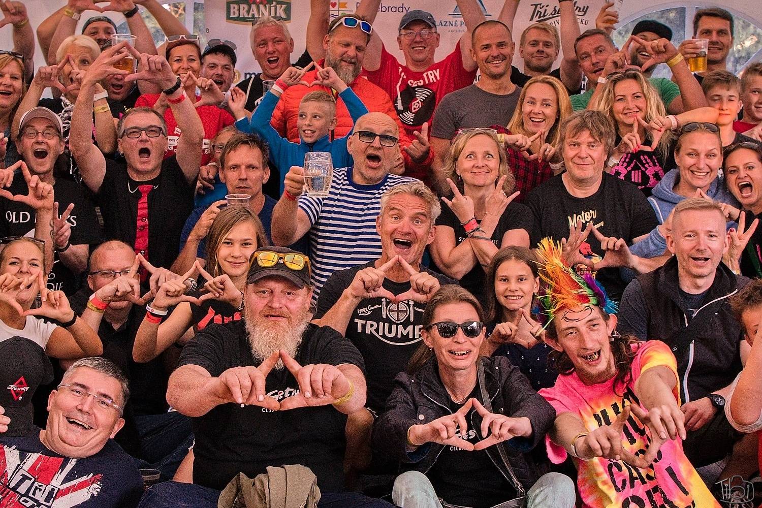 Barvy léta Tří sester přivítaly Mig 21, Alkehol, Lenny nebo E!E