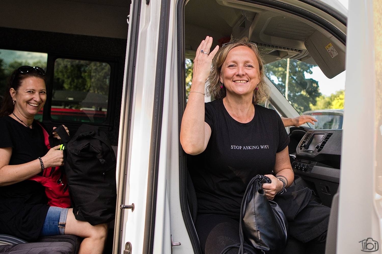 Barvy léta Tří sester přivítaly Mig 21, Alkehol, Lenny nebo E!E