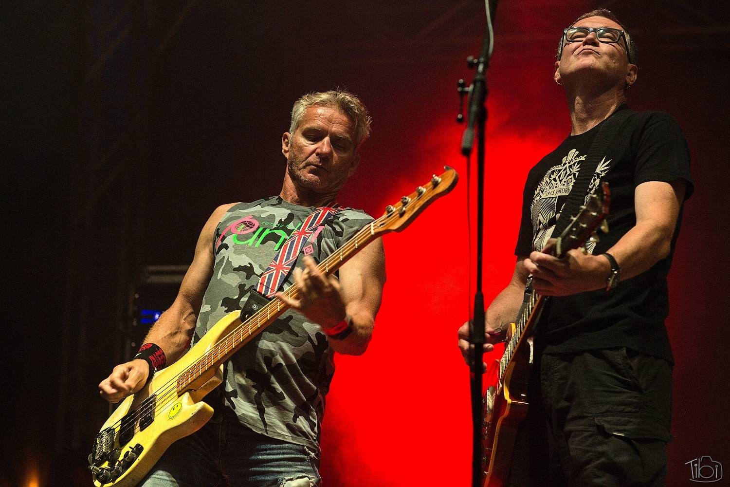 Barvy léta Tří sester přivítaly Mig 21, Alkehol, Lenny nebo E!E