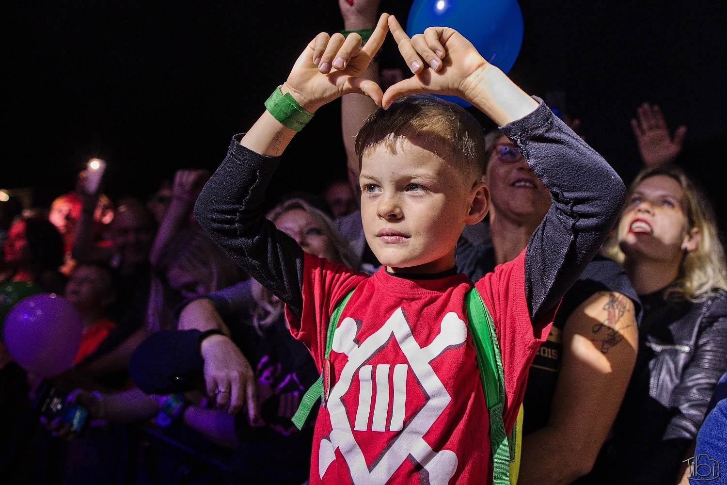 Barvy léta Tří sester přivítaly Mig 21, Alkehol, Lenny nebo E!E