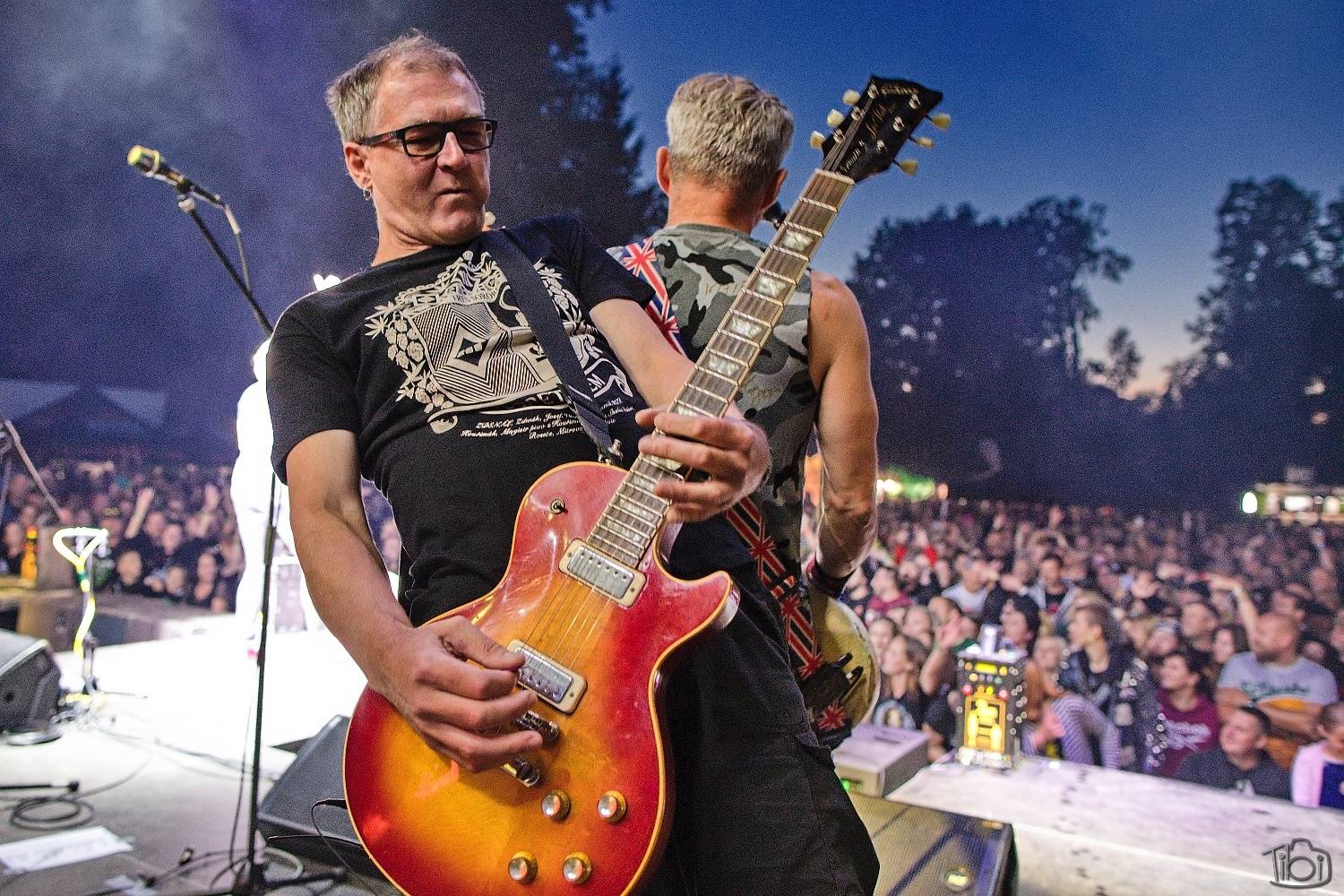 Barvy léta Tří sester přivítaly Mig 21, Alkehol, Lenny nebo E!E