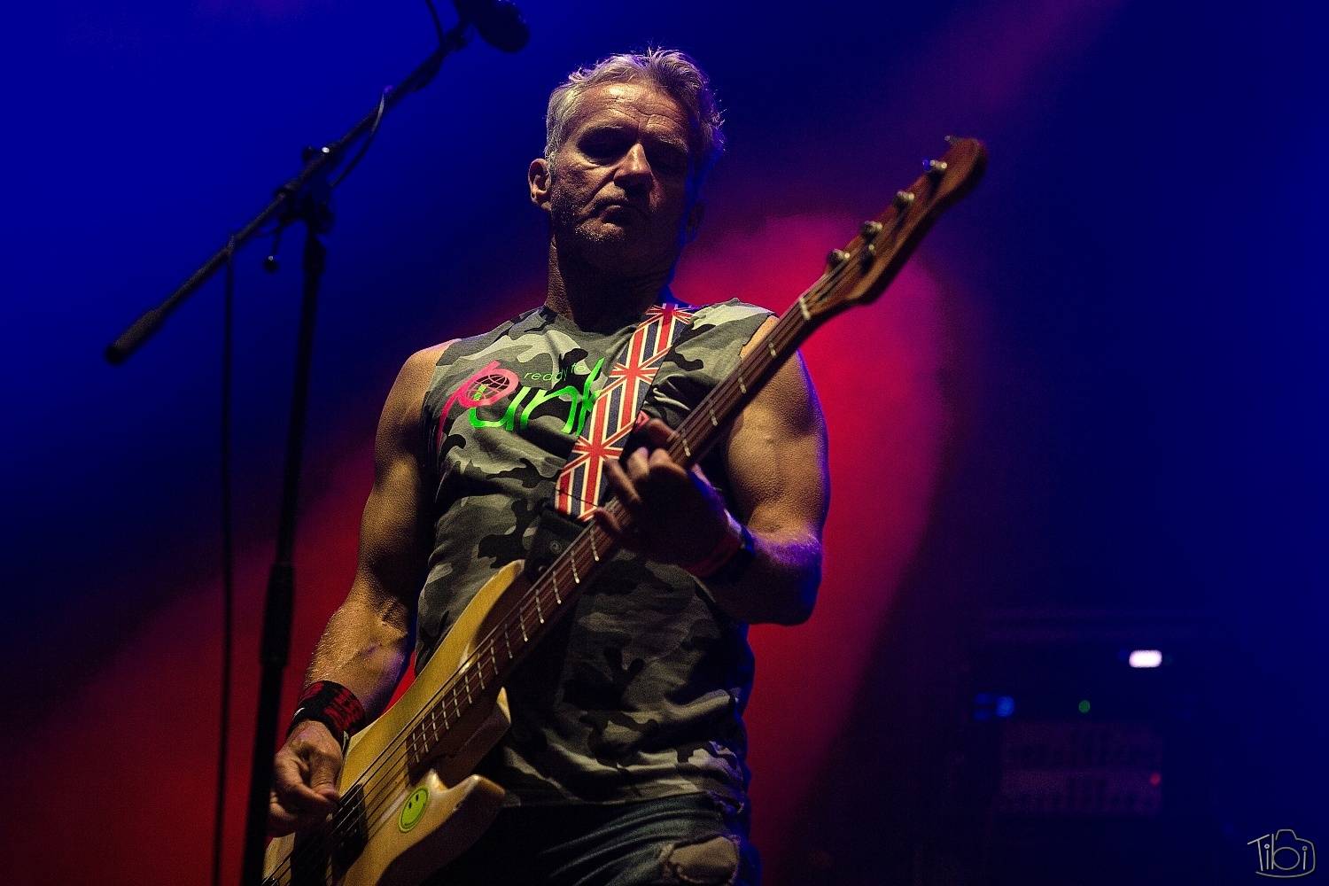 Barvy léta Tří sester přivítaly Mig 21, Alkehol, Lenny nebo E!E