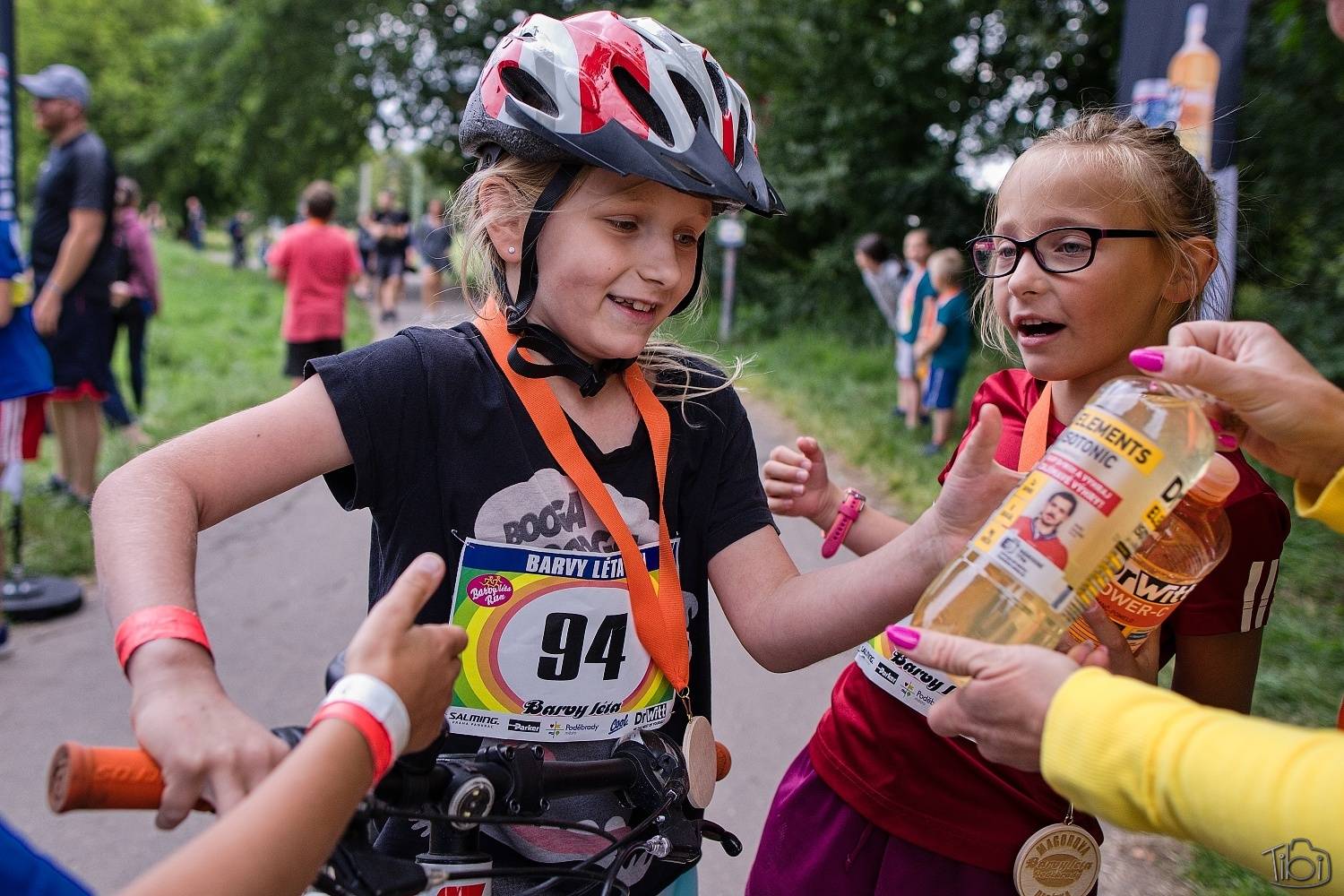 Barvy léta Tří sester přivítaly Mig 21, Alkehol, Lenny nebo E!E