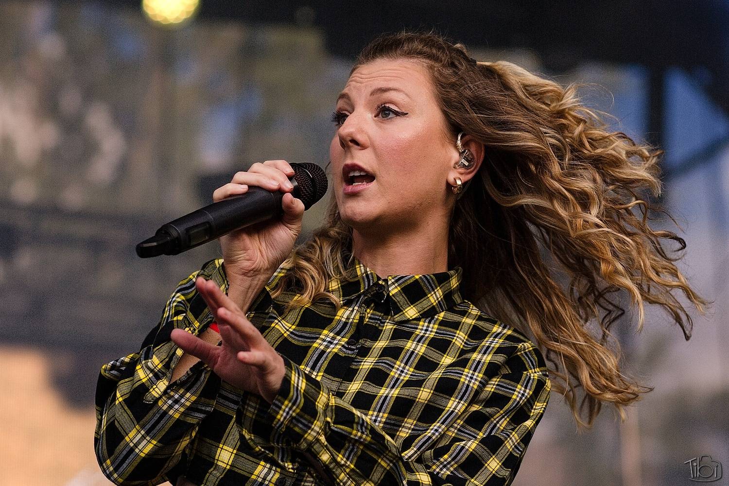 Barvy léta Tří sester přivítaly Mig 21, Alkehol, Lenny nebo E!E