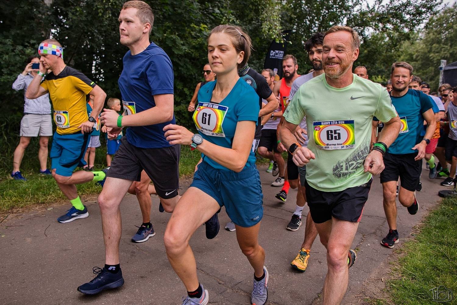 Barvy léta Tří sester přivítaly Mig 21, Alkehol, Lenny nebo E!E