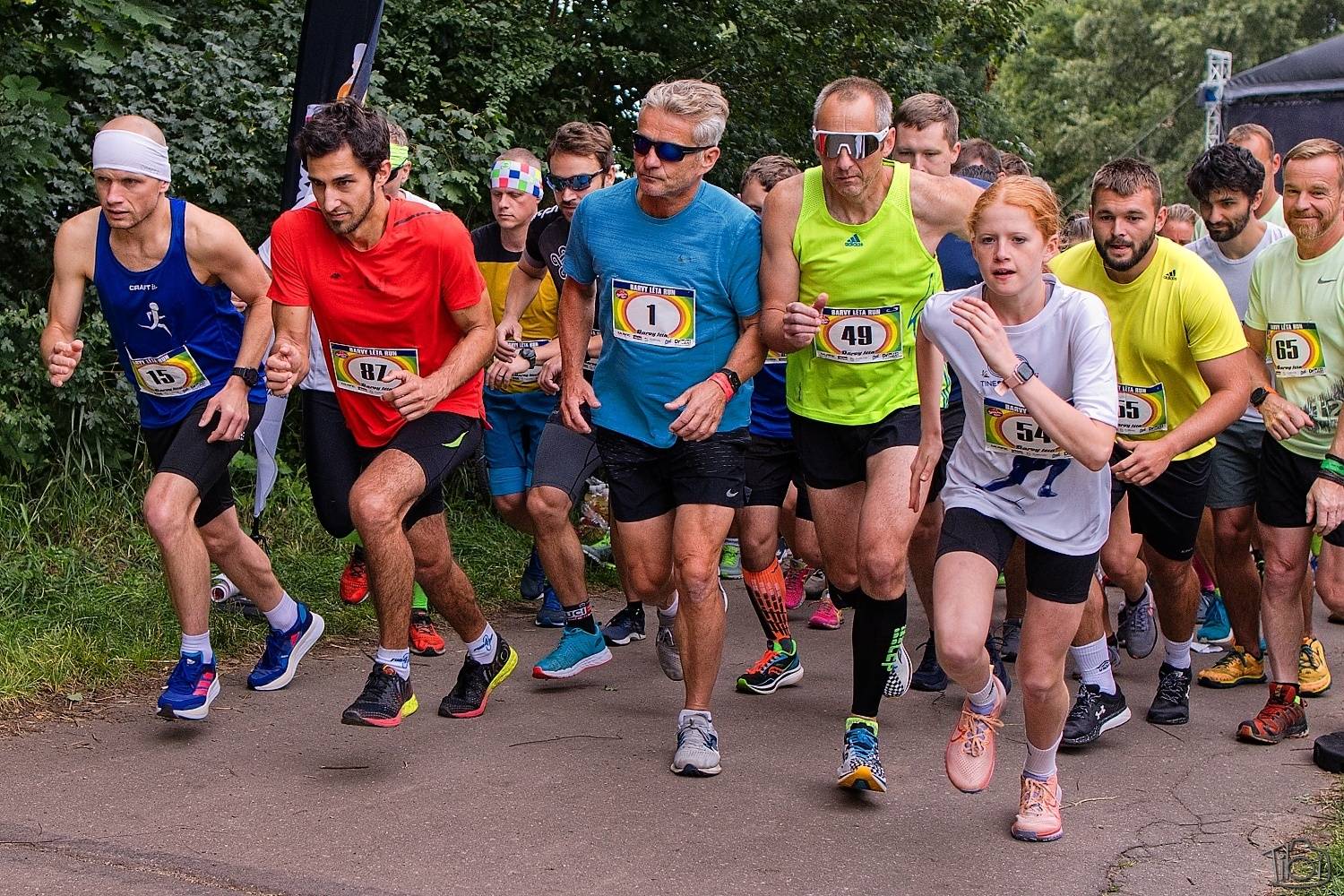 Barvy léta Tří sester přivítaly Mig 21, Alkehol, Lenny nebo E!E