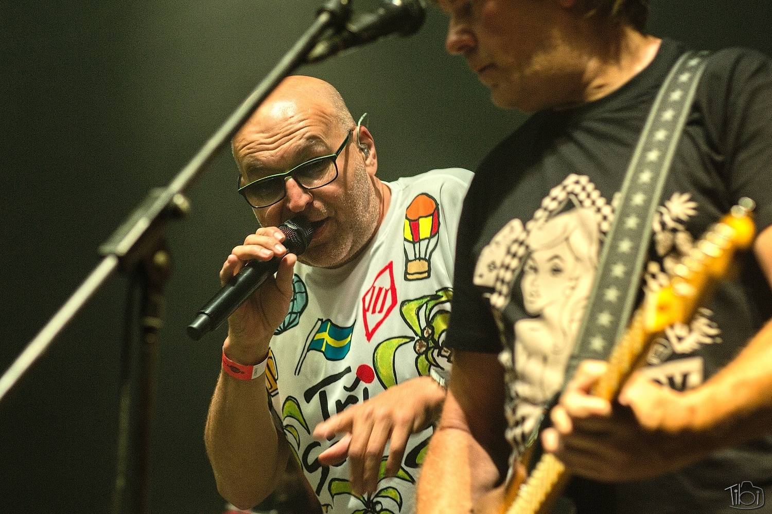 Barvy léta Tří sester přivítaly Mig 21, Alkehol, Lenny nebo E!E