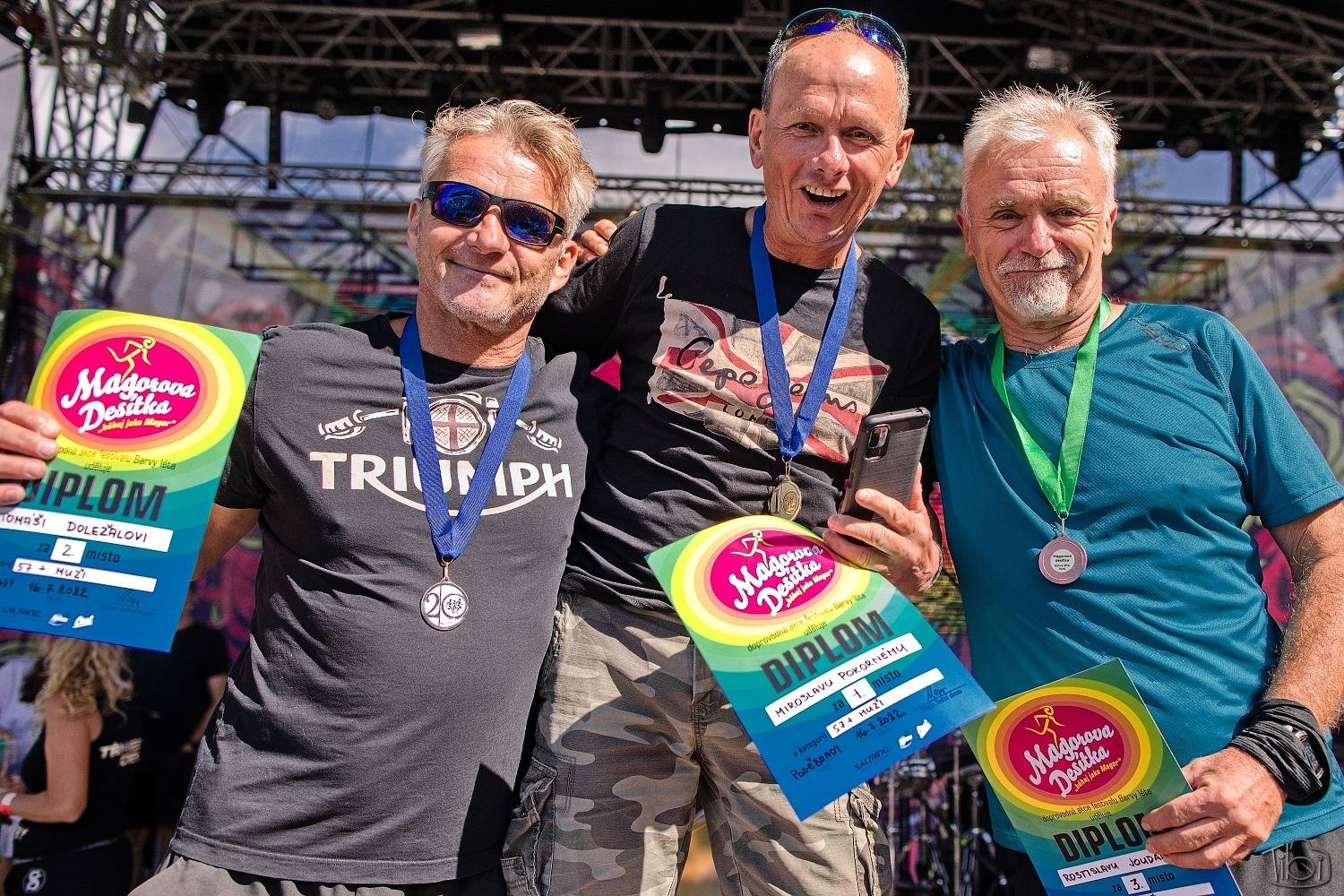 Barvy léta Tří sester přivítaly Mig 21, Alkehol, Lenny nebo E!E