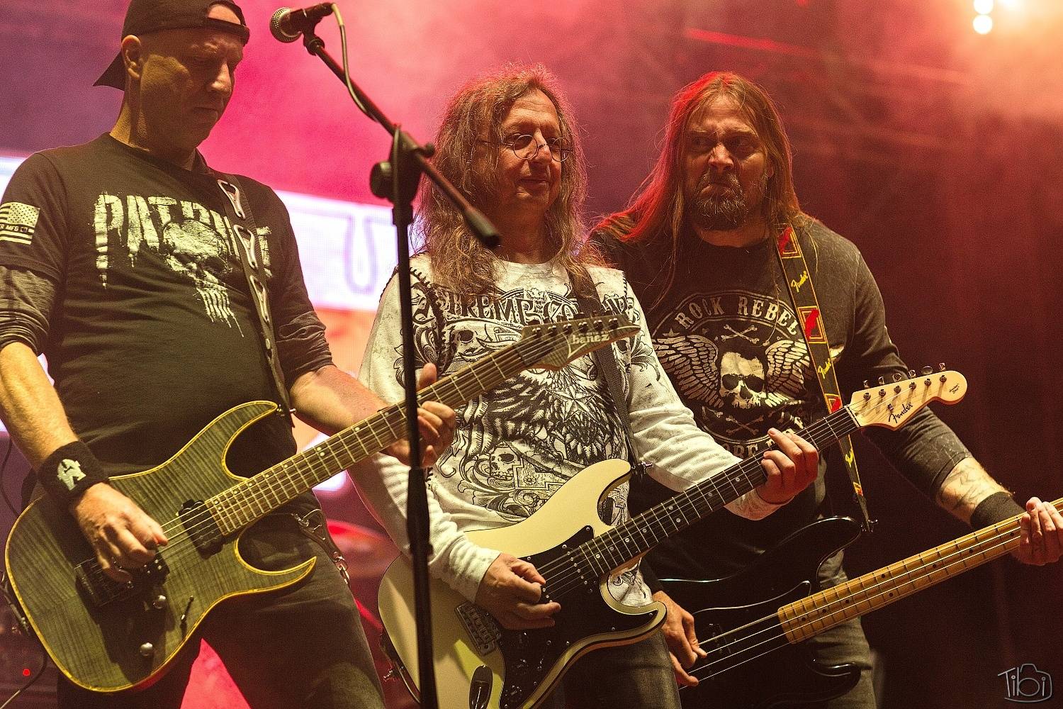 Barvy léta Tří sester přivítaly Mig 21, Alkehol, Lenny nebo E!E