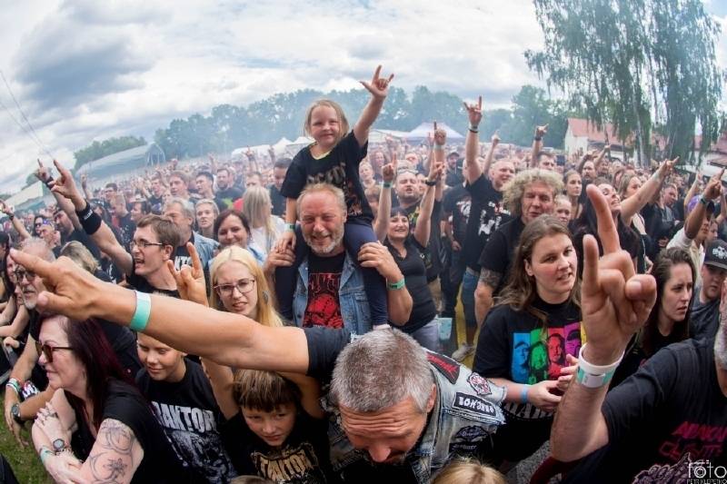 Pekelné počasí i show. Léto s Rychtářem patřilo Alkeholu, Dymytry, Harlej i Arakain