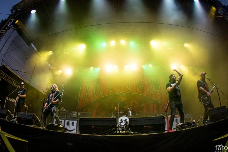 Pekelné počasí i show. Léto s Rychtářem patřilo Alkeholu, Dymytry, Harlej i Arakain