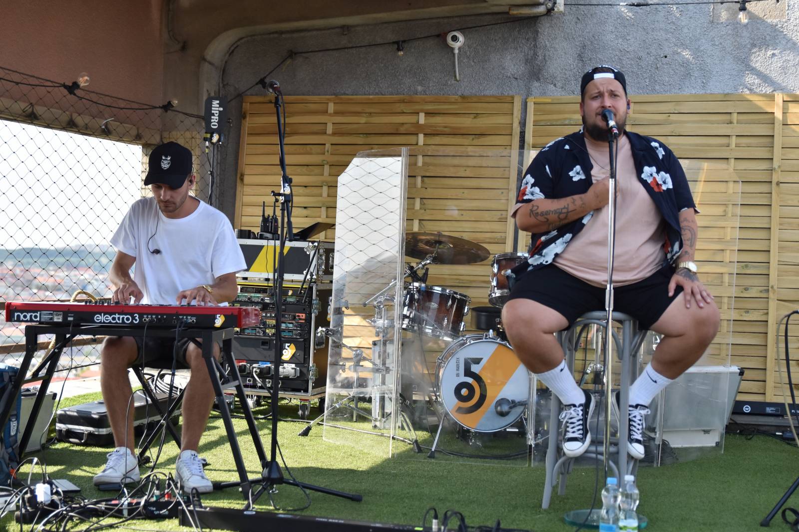 O5 a Radeček zase na střechách. V Praze rozdávali veselí na Radosti