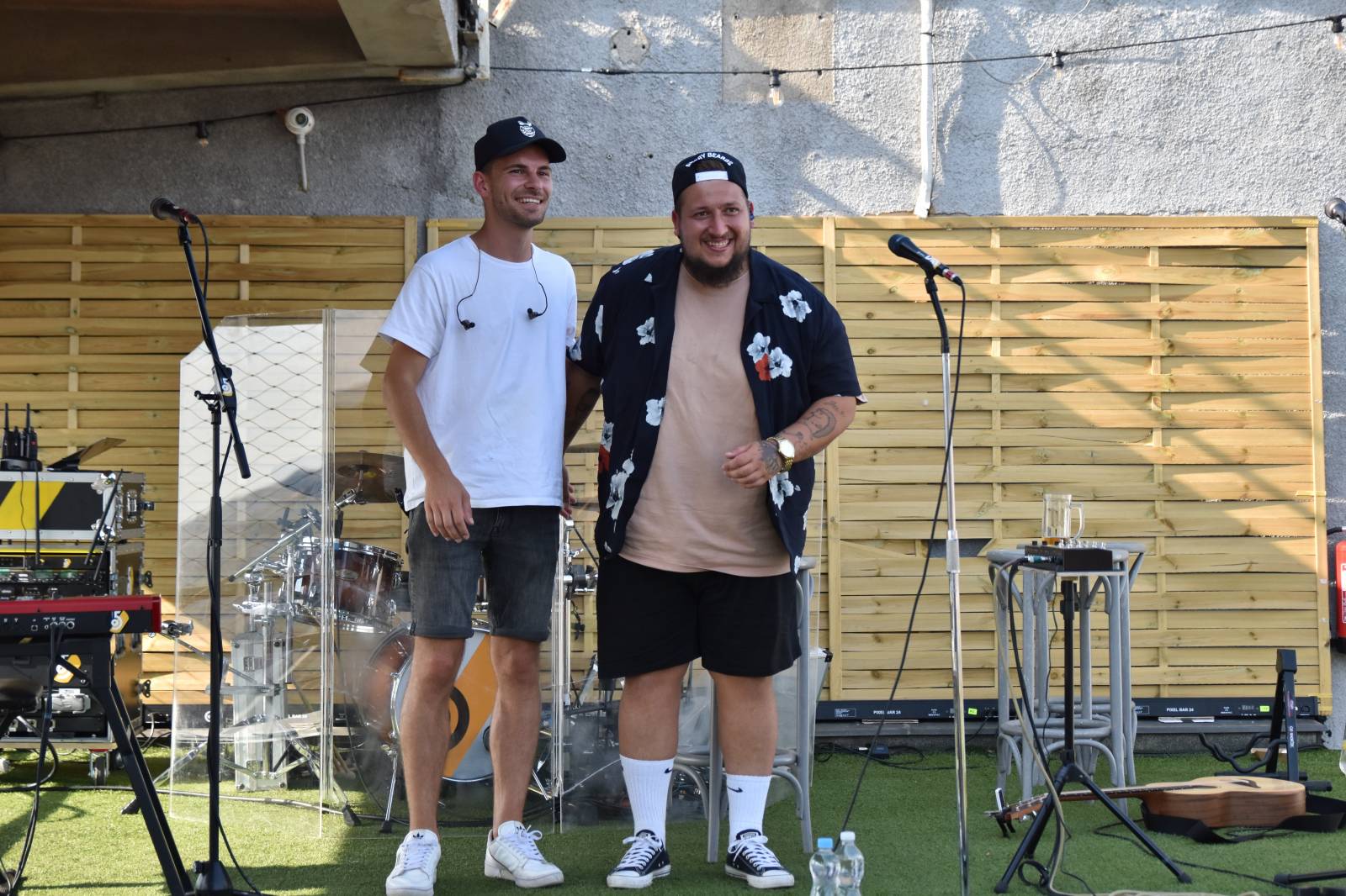 O5 a Radeček zase na střechách. V Praze rozdávali veselí na Radosti