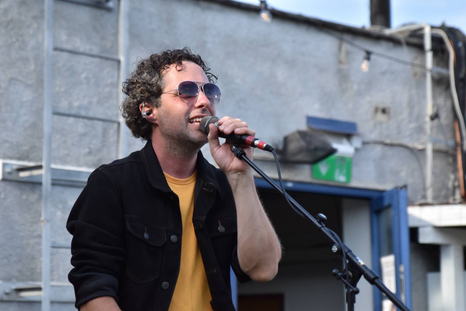 O5 a Radeček zase na střechách. V Praze rozdávali veselí na Radosti