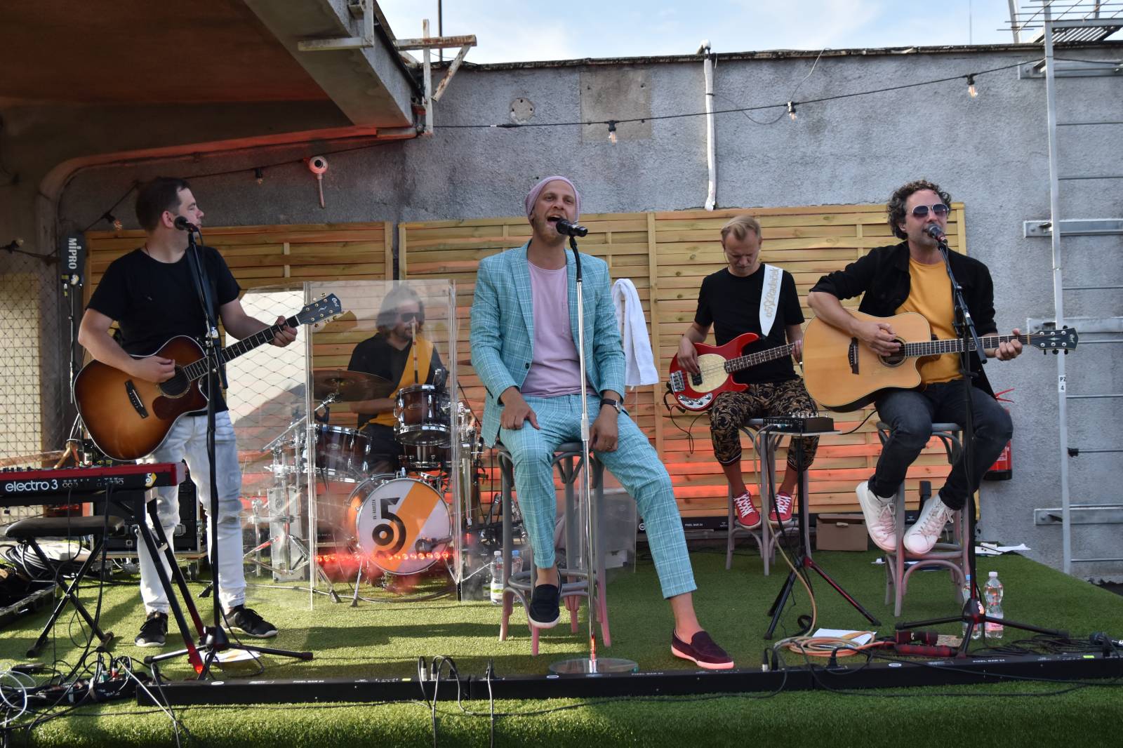 O5 a Radeček zase na střechách. V Praze rozdávali veselí na Radosti