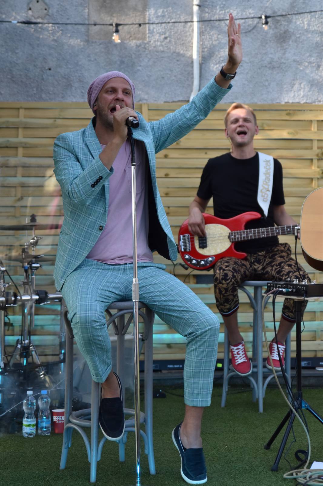 O5 a Radeček zase na střechách. V Praze rozdávali veselí na Radosti