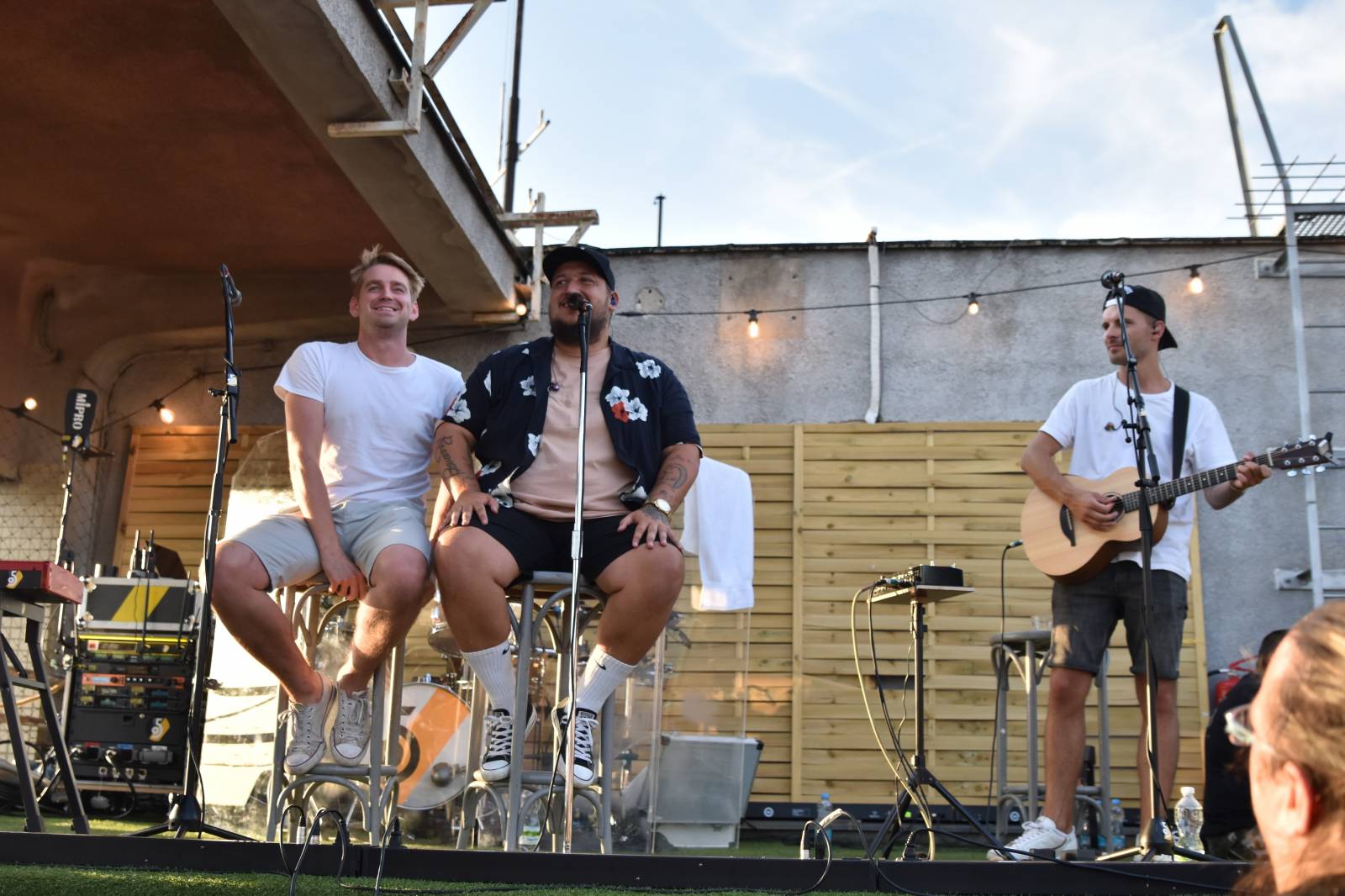 O5 a Radeček zase na střechách. V Praze rozdávali veselí na Radosti