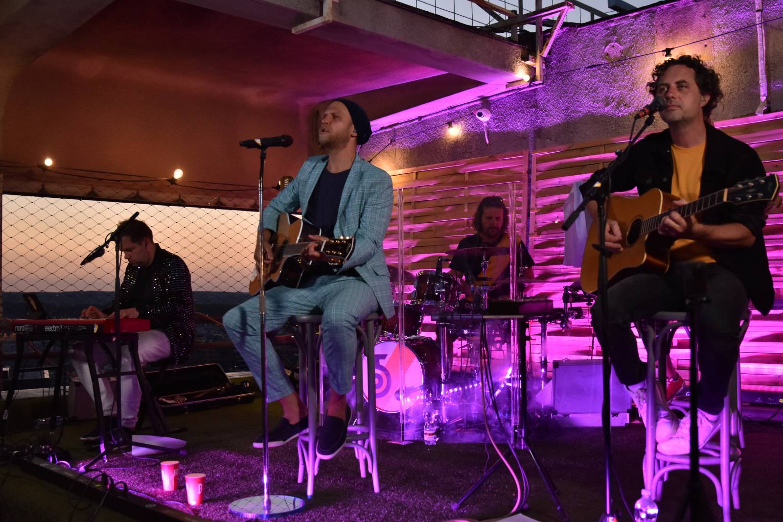 O5 a Radeček zase na střechách. V Praze rozdávali veselí na Radosti