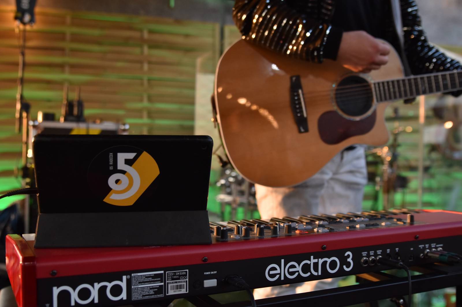 O5 a Radeček zase na střechách. V Praze rozdávali veselí na Radosti