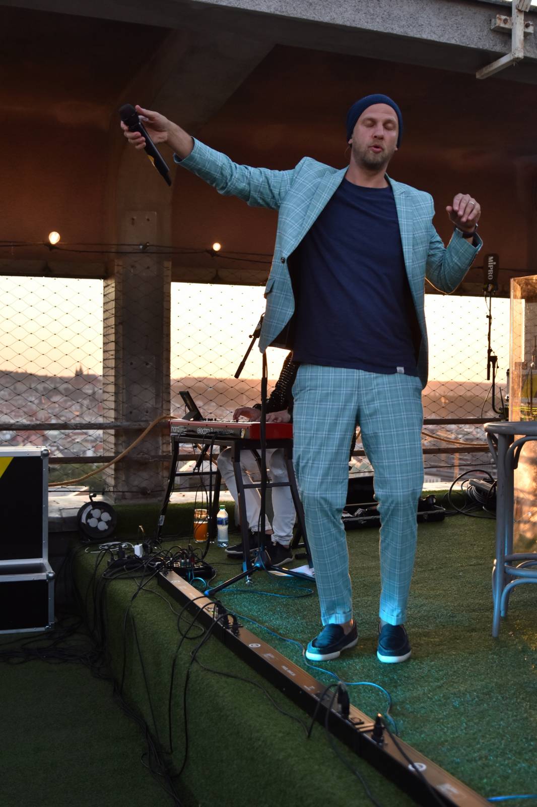 O5 a Radeček zase na střechách. V Praze rozdávali veselí na Radosti