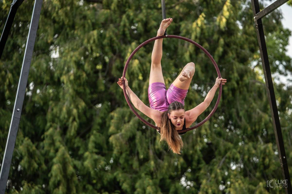 Glorchestra se rozezněla ve Slavkově, v zámeckém parku si se symfoniky tykali Tata Bojs, Vladimir 518, Katarzia i Bratři