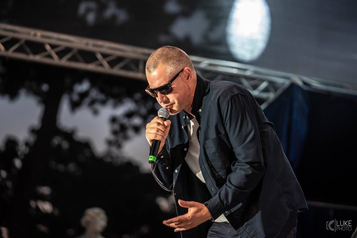 Glorchestra se rozezněla ve Slavkově, v zámeckém parku si se symfoniky tykali Tata Bojs, Vladimir 518, Katarzia i Bratři