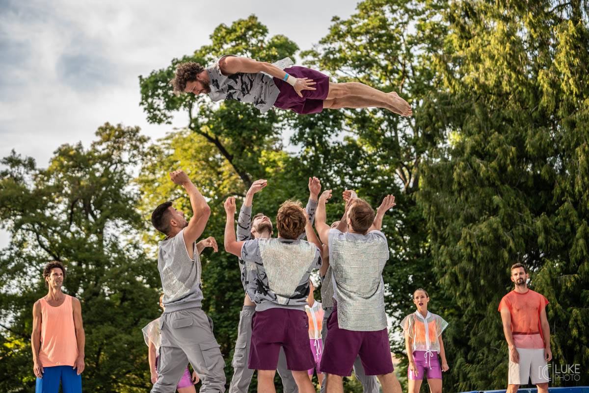 Glorchestra se rozezněla ve Slavkově, v zámeckém parku si se symfoniky tykali Tata Bojs, Vladimir 518, Katarzia i Bratři