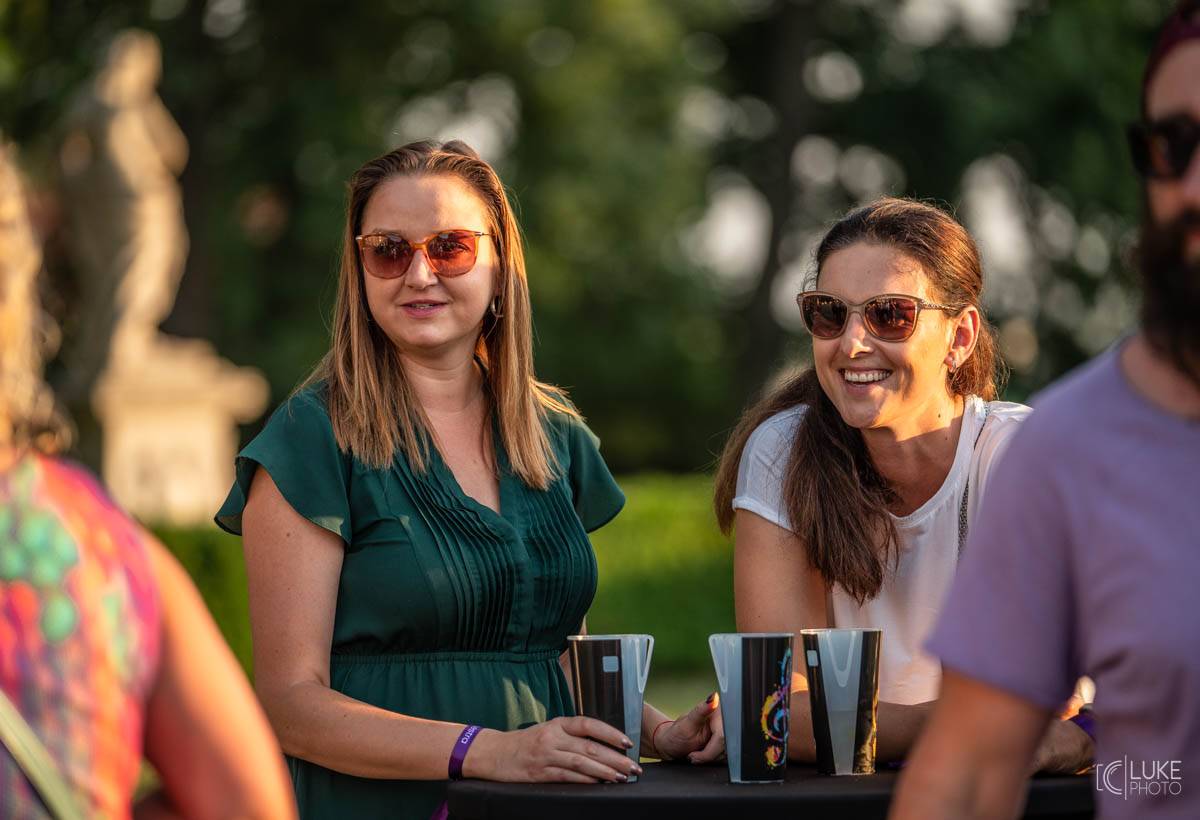 Glorchestra se rozezněla ve Slavkově, v zámeckém parku si se symfoniky tykali Tata Bojs, Vladimir 518, Katarzia i Bratři