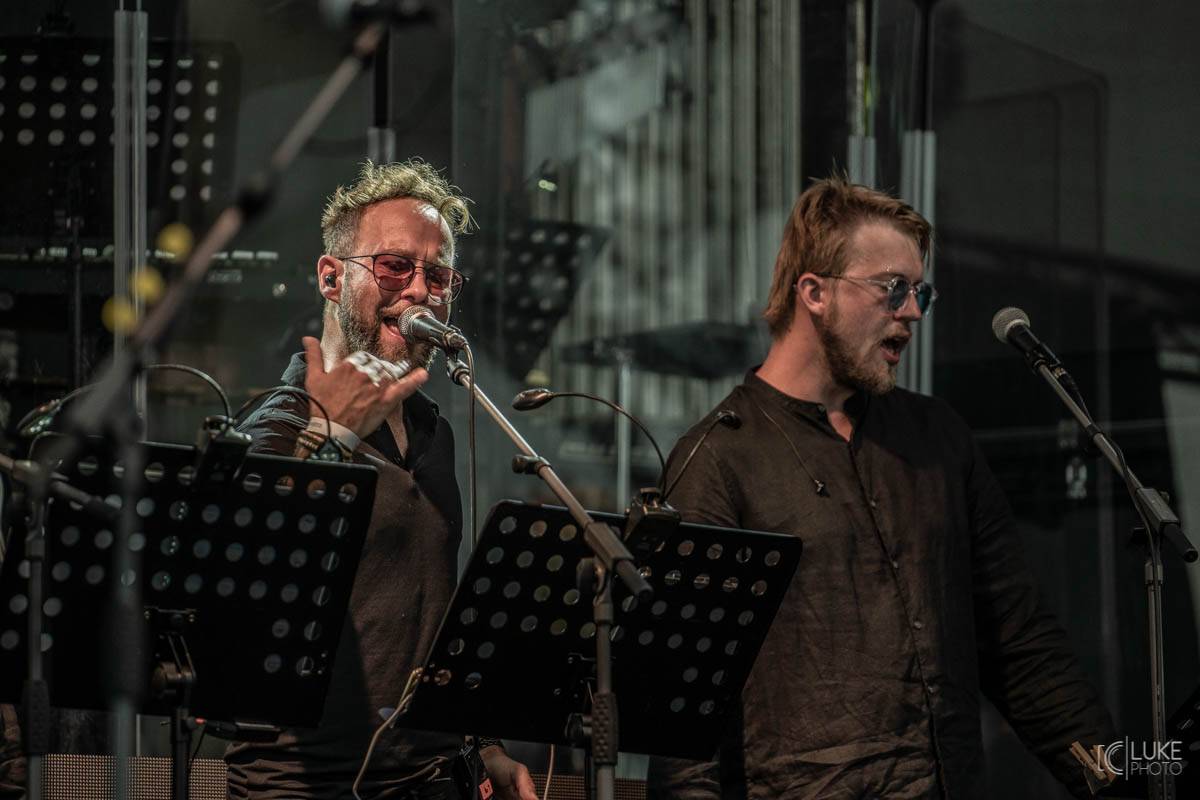 Glorchestra se rozezněla ve Slavkově, v zámeckém parku si se symfoniky tykali Tata Bojs, Vladimir 518, Katarzia i Bratři