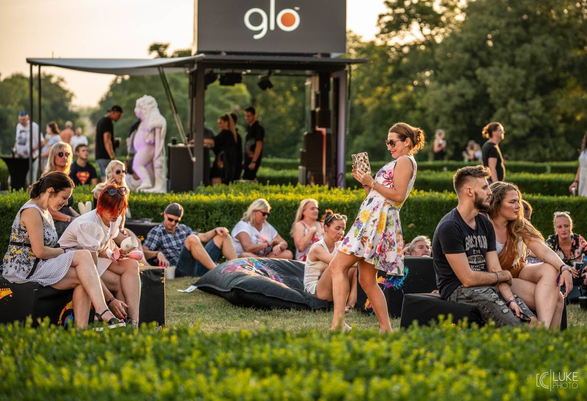 Glorchestra se rozezněla ve Slavkově, v zámeckém parku si se symfoniky tykali Tata Bojs, Vladimir 518, Katarzia i Bratři