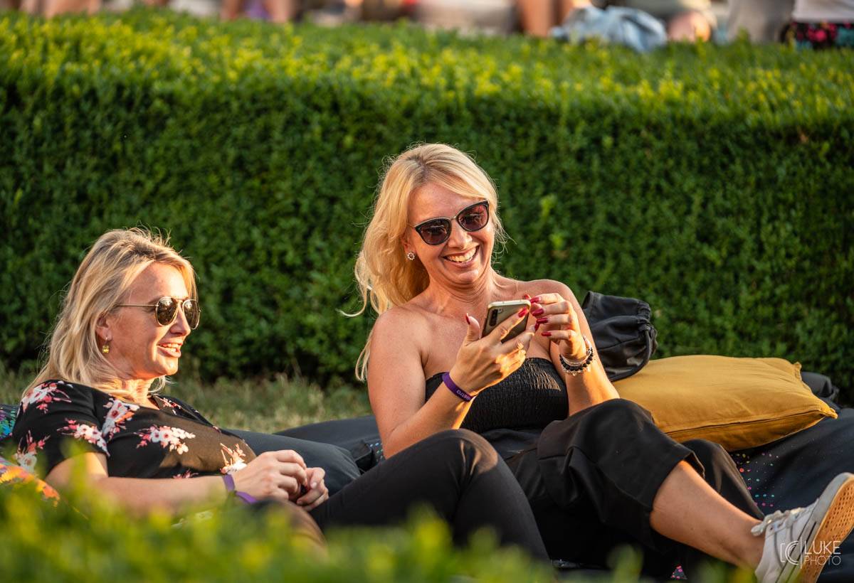 Glorchestra se rozezněla ve Slavkově, v zámeckém parku si se symfoniky tykali Tata Bojs, Vladimir 518, Katarzia i Bratři