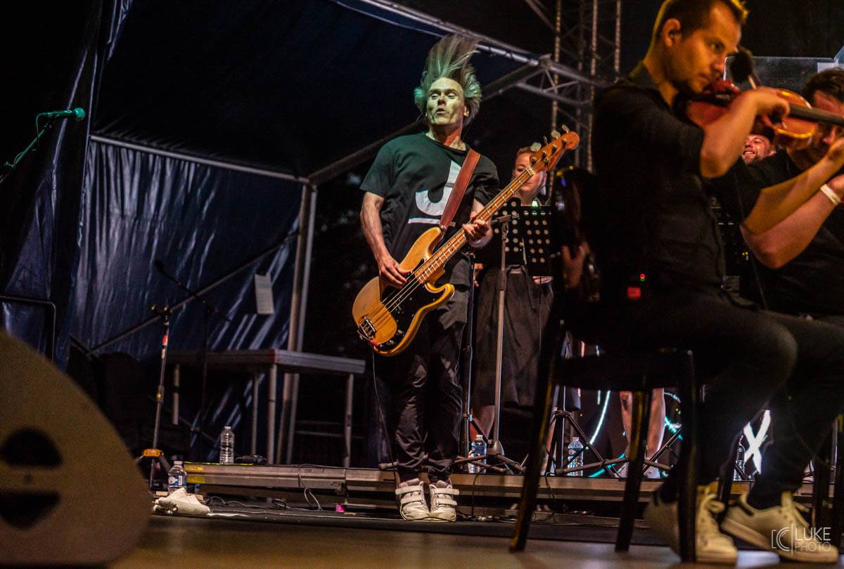 Glorchestra se rozezněla ve Slavkově, v zámeckém parku si se symfoniky tykali Tata Bojs, Vladimir 518, Katarzia i Bratři